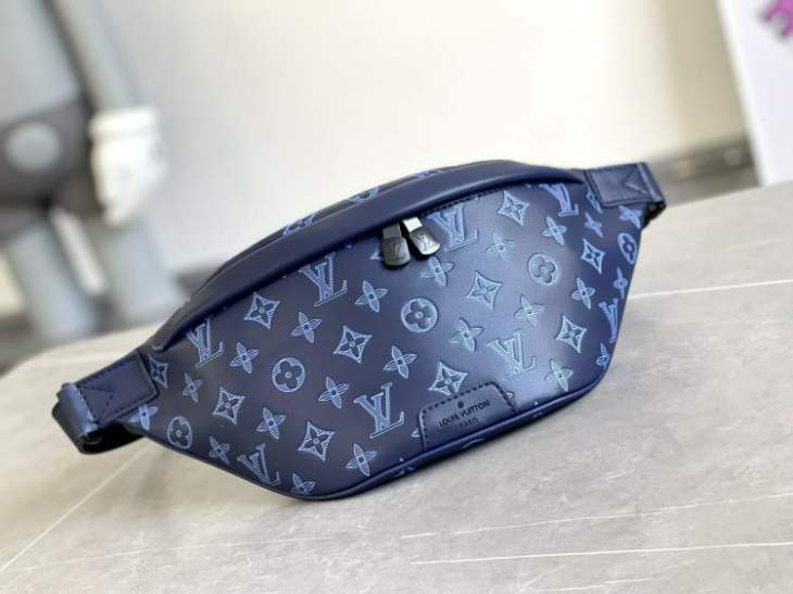 Picture of Louis Vuitton Mens Bags _SKUfw123921523fw
